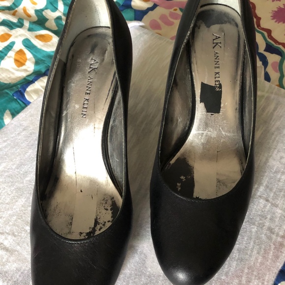 SOLD! Anne Klein black pumps -- size 7.5 - Picture 5 of 6